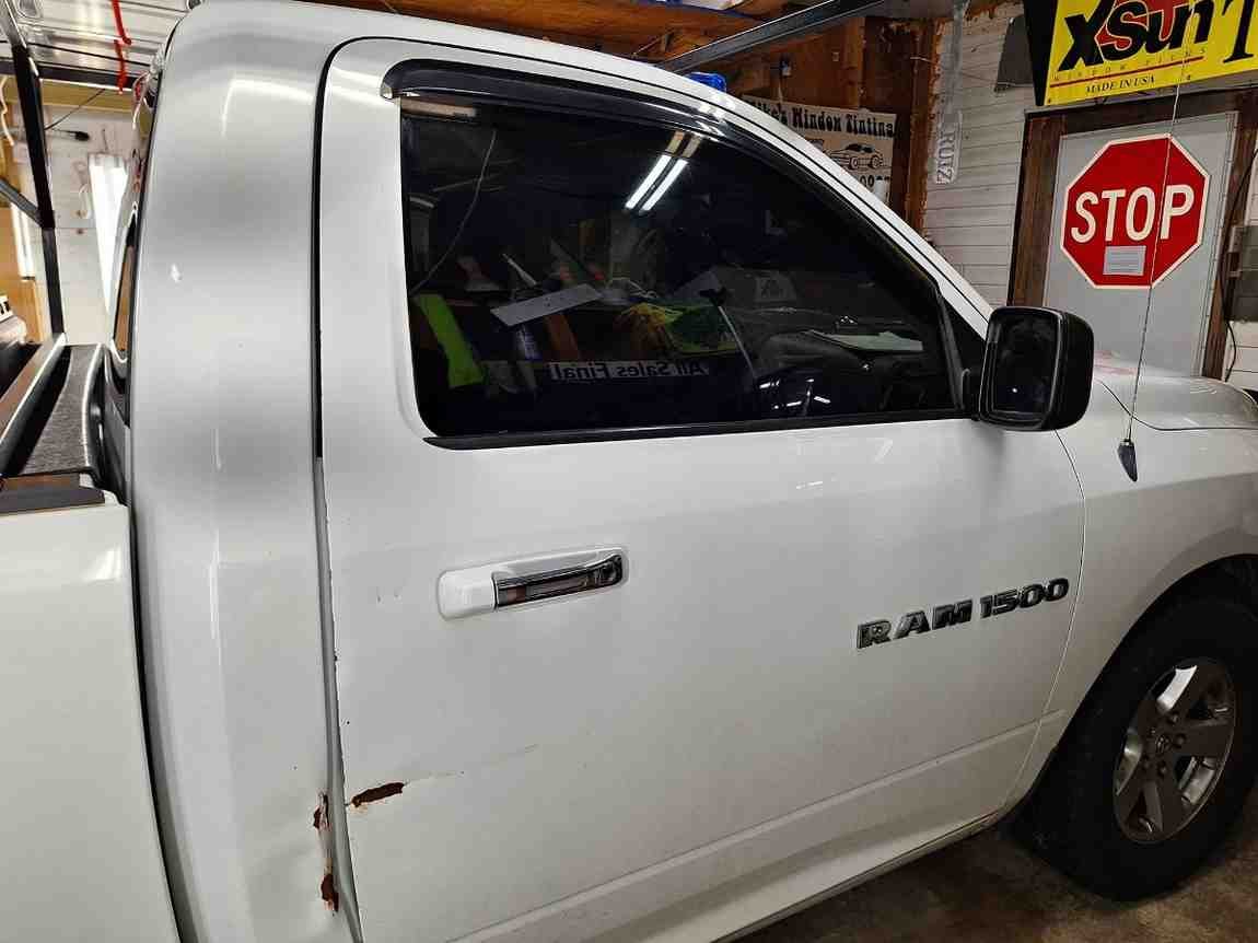Experience the Best in Window Tinting with Anaheim Express Auto Glass Today